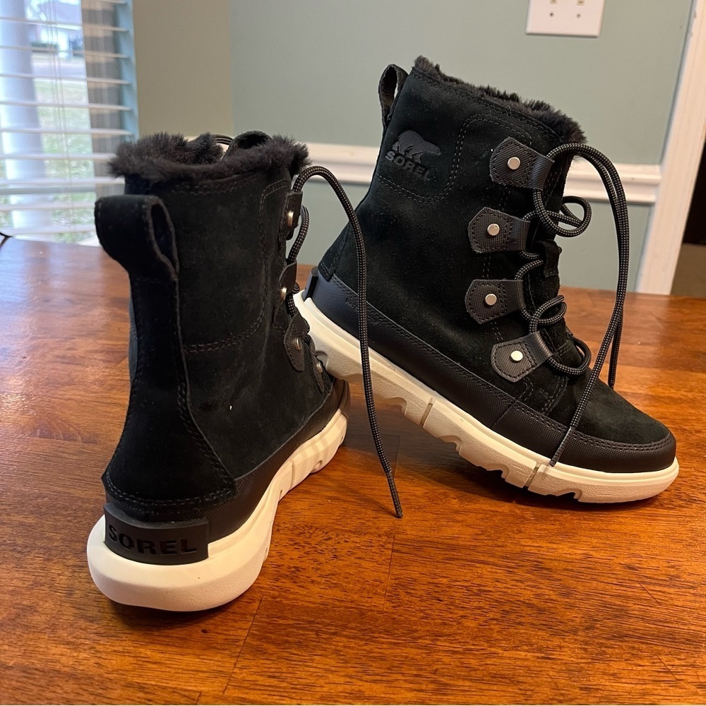 New Sorel Explorer Joan Black waterproof boots size 6